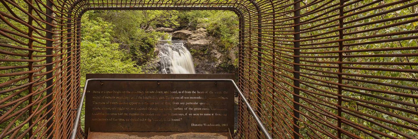 woven-sound-mteal-wire-tunnel-art-instalation-at-falls-of-falloch