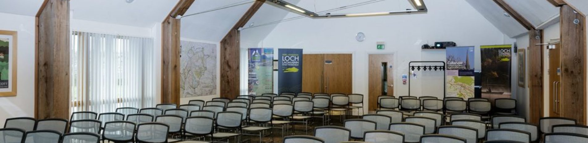 seating-in-large-room-ready-for-a-talk