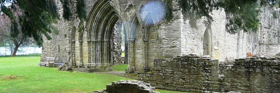 inchmahome-priory-on-inchmahome-island-beyond-trees-with-gothic-arched-entrance-very-prominent