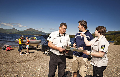 volunteers-talking-to-visitor-at-waterside