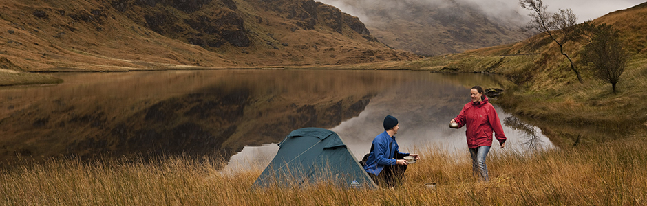 two-people-wild-camping-beside-loch