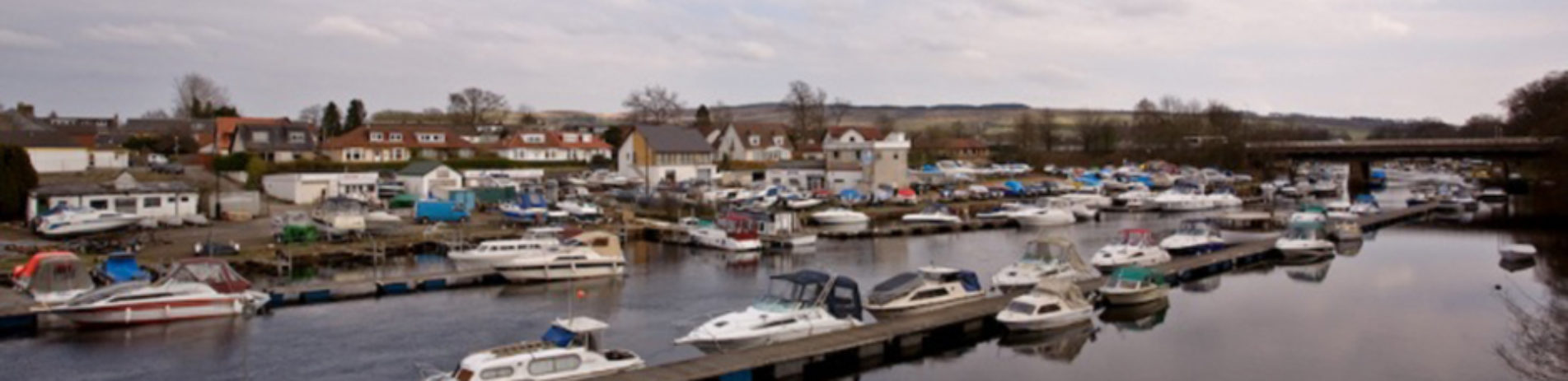 boats-moored-houses-in-background