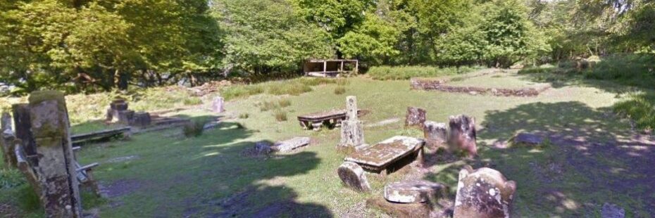 inchcailloch-island-old-cemetery-in-sunshine-surrounded-by-forest