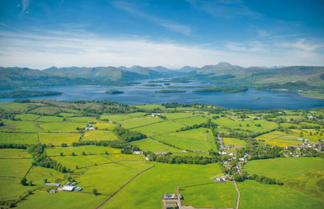 stunning-panorama-of-loch-lomond-islands-and-surrounding-hills-from-duncryne-hill-in-the-south