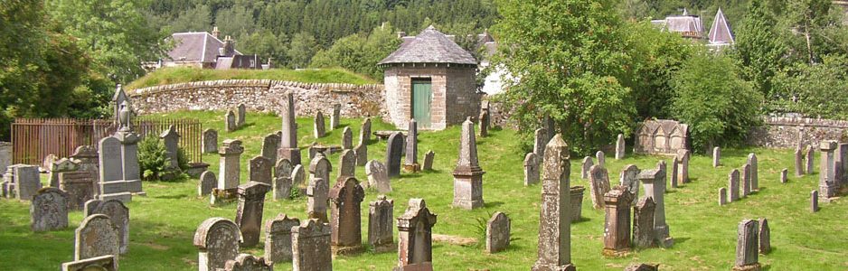 ancient-graveyard-callander-surrounded-by-stone-walls