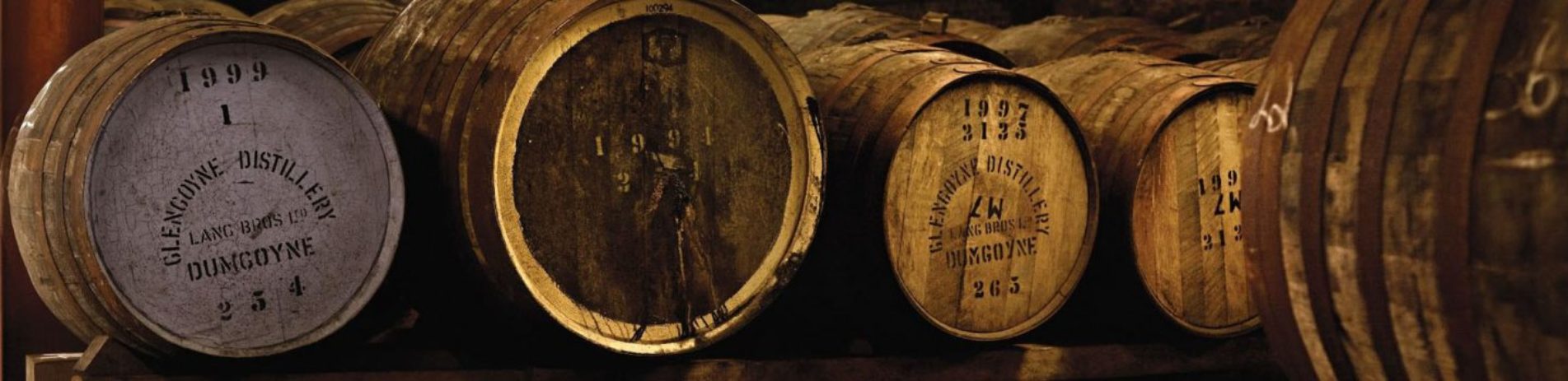 dumgoyne-whisky-distillery-wooden-barrels-lined-up