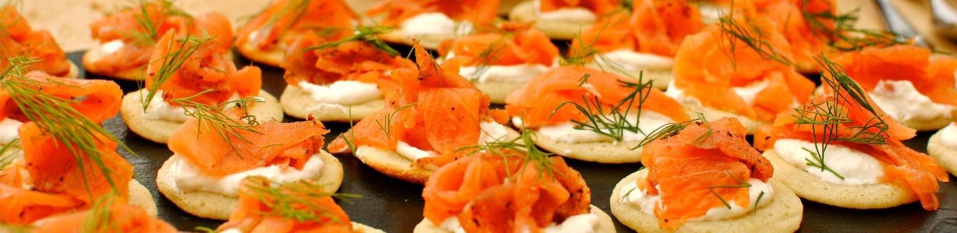 raw-salmon-and-dill-topping-oatcakes-on-platter
