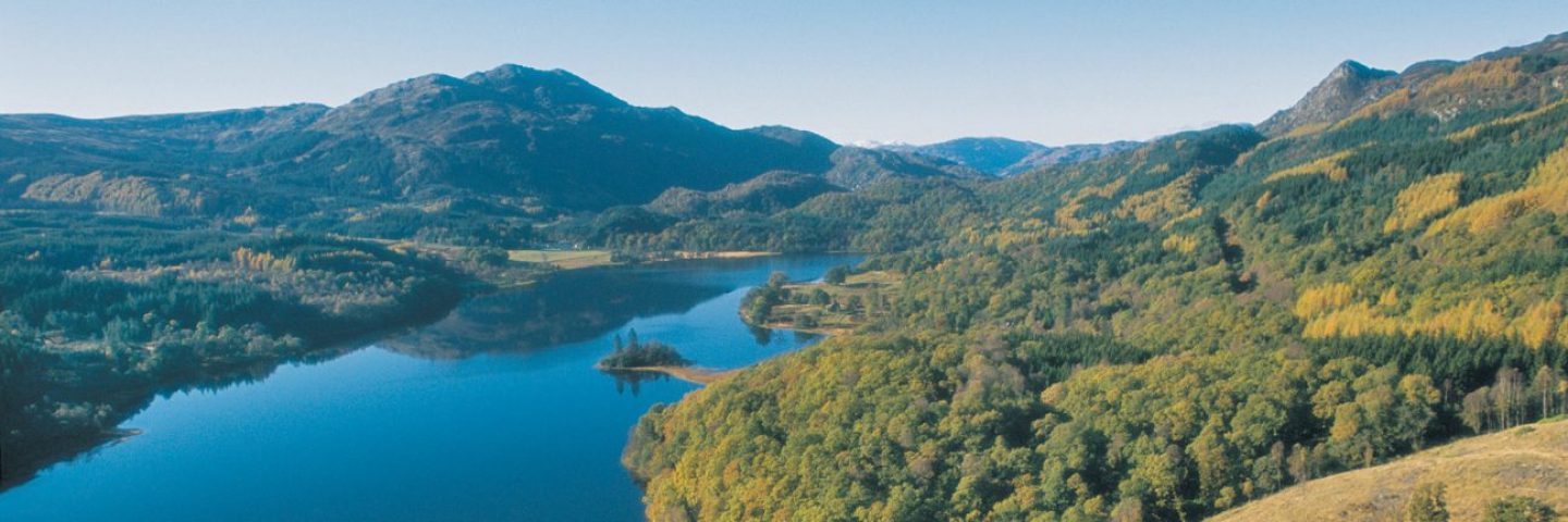 loch-and-mountains-on-sunny-day