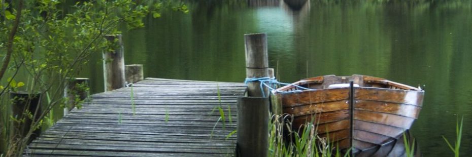 wooden-jetty-and-rowing-boat