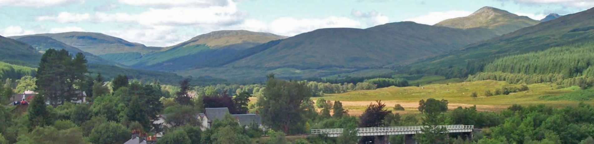 crianlarich-village-and-strathfillan-area-forested-hills-around