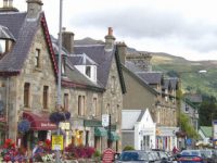 killin-village-main-street-houses-with-flowers-outside