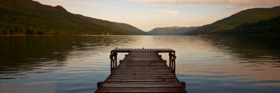 saint-fillans-village-pier-jotting-out-on-loch-earn-westwards-with-stunning-view-of-waters-and-surrounding-hills