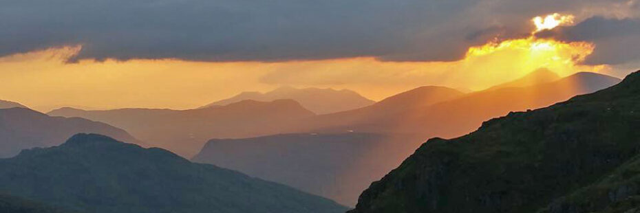 fiery-sunset-over-high-mountain-shapes-from-an-caisteal