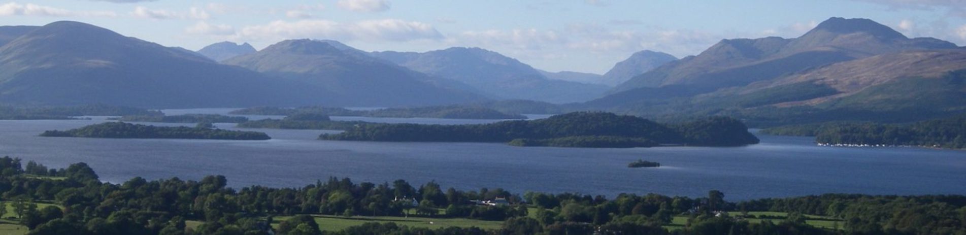 panorama-of-loch-lomond-islands-and-surrounding-hills-with-gartocharn-village-and-farmland-in-foreground-seen-from-dumpling-hill