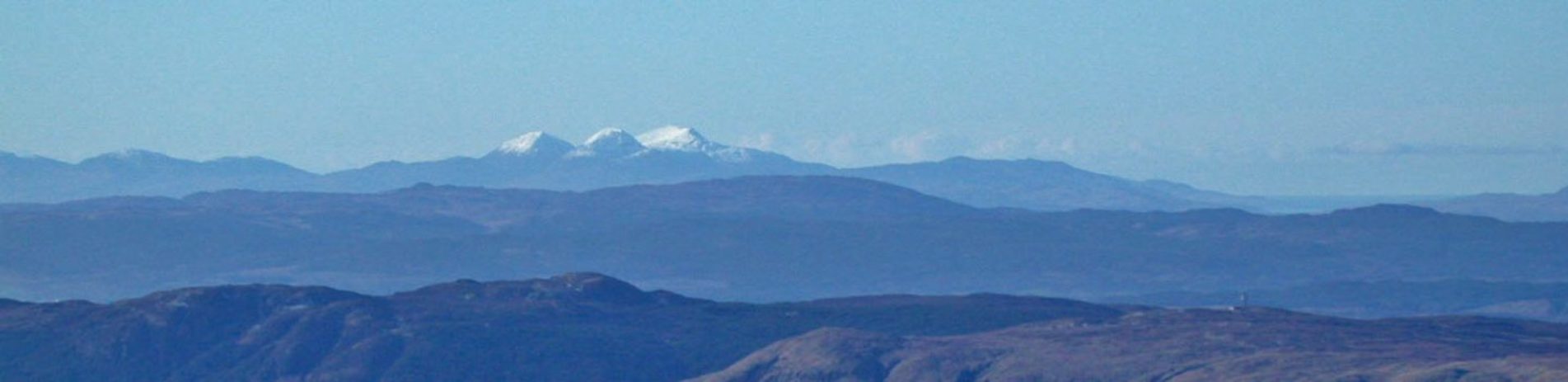 mountains-landscape-peaks-covered-by-snow-from-summit-of-beinn-mhor-in-cowal-peninsula