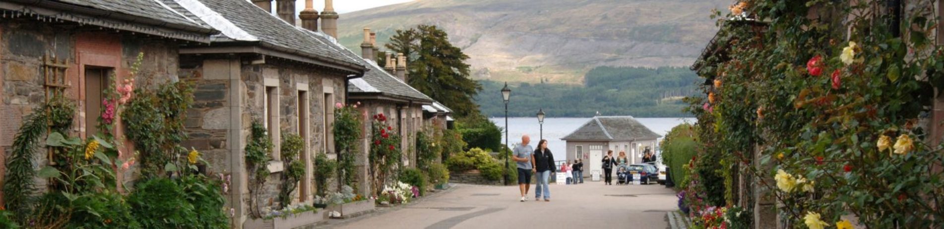 pier-road-in-luss-village-pretty-small-slate-houses-with-ivy-and-flowers-on-walls