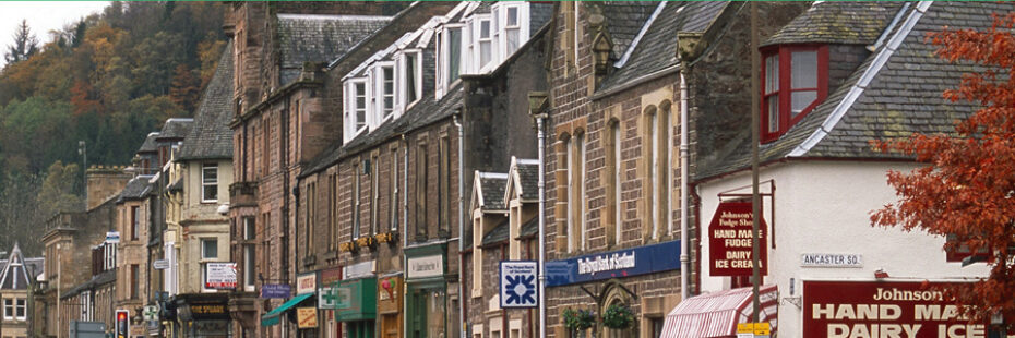 callander-main-street-streetscape-in-autumn