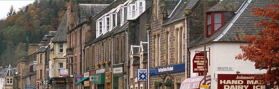 callander-main-street-streetscape-in-autumn