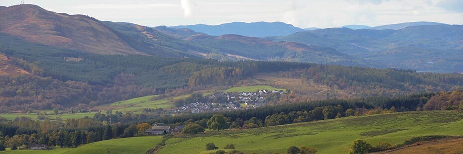 looking-south-west-towards-callander-from-easter-bracklinn-farm-autumn-colours-and-extensive-forests-around-town