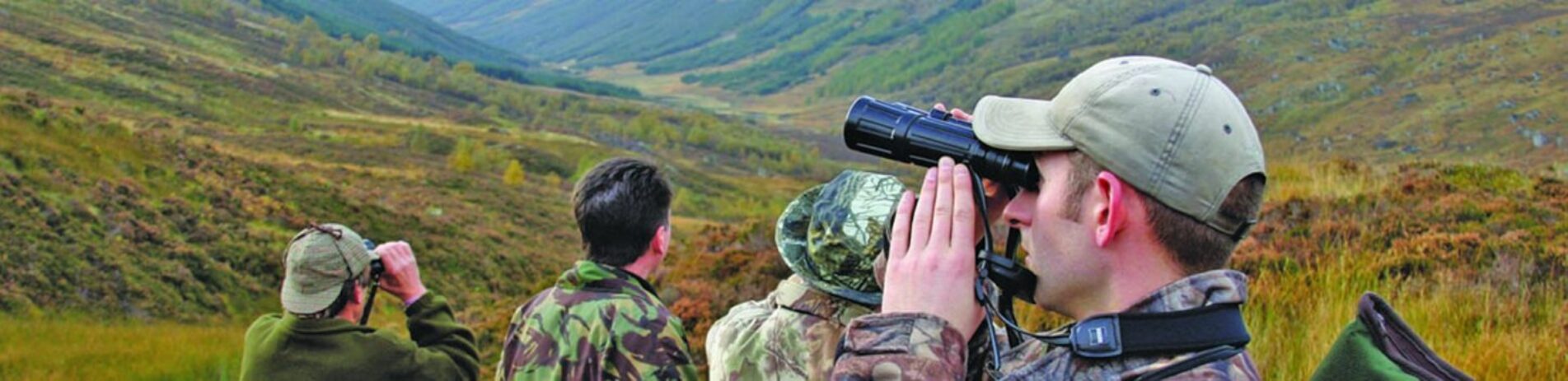 deer-stalkers-in-khaki-camouflage-clothes-looking-through-binoculars