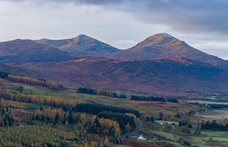 stob-binnein-and-ben-more-mountains-near-crianlarich-in-national-park-at-sunrise