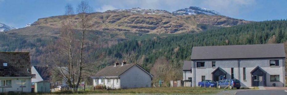 lochgoilhead-housing-with-snow-capped-mountains-behind