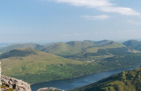 summit-of-cobbler-mountain-needle-rock-chimney-in-foreground-mountains-and-loch-lomond-in-distance